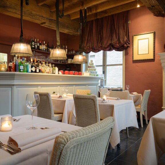 restaurant-bar.jpg