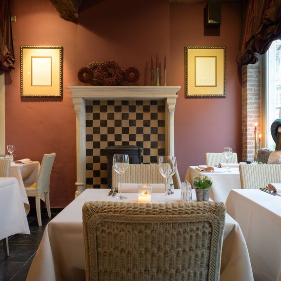 restaurant-eettafels-met-kachel.jpg